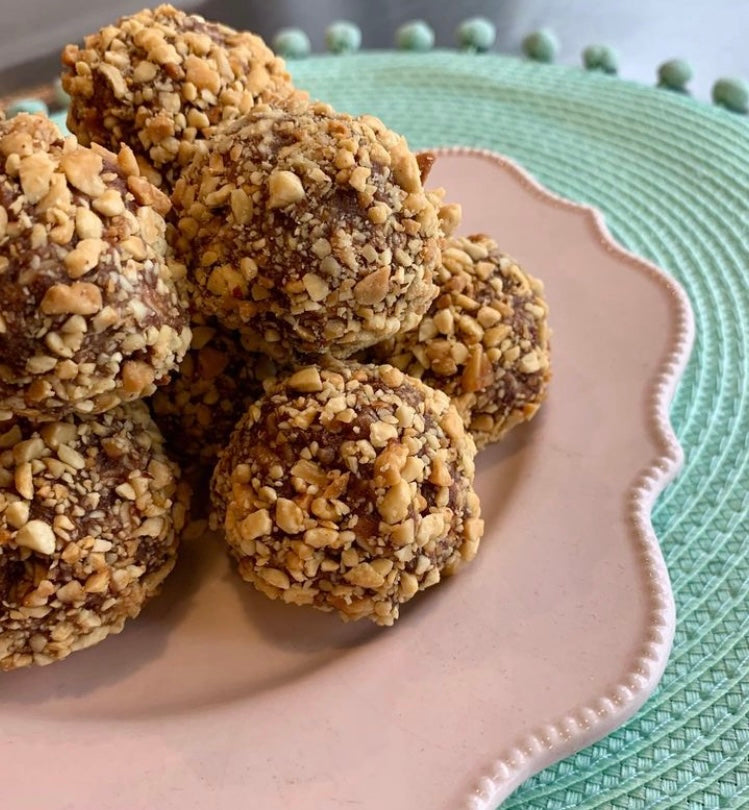 Energy balls with peanuts and chocolate